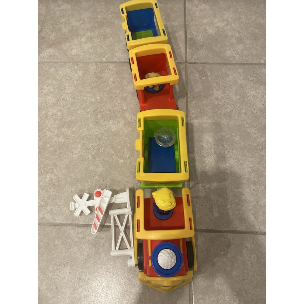 Fisher Price Little People Load & Go Train Engine 2012 - Picture 4 of 5